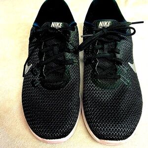 Nike flex training fabric athletic shoes